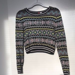Low cropped sweater black with designs.